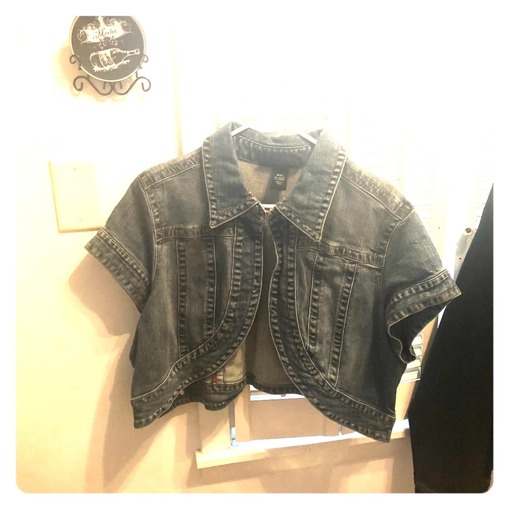 Crop denim jacket